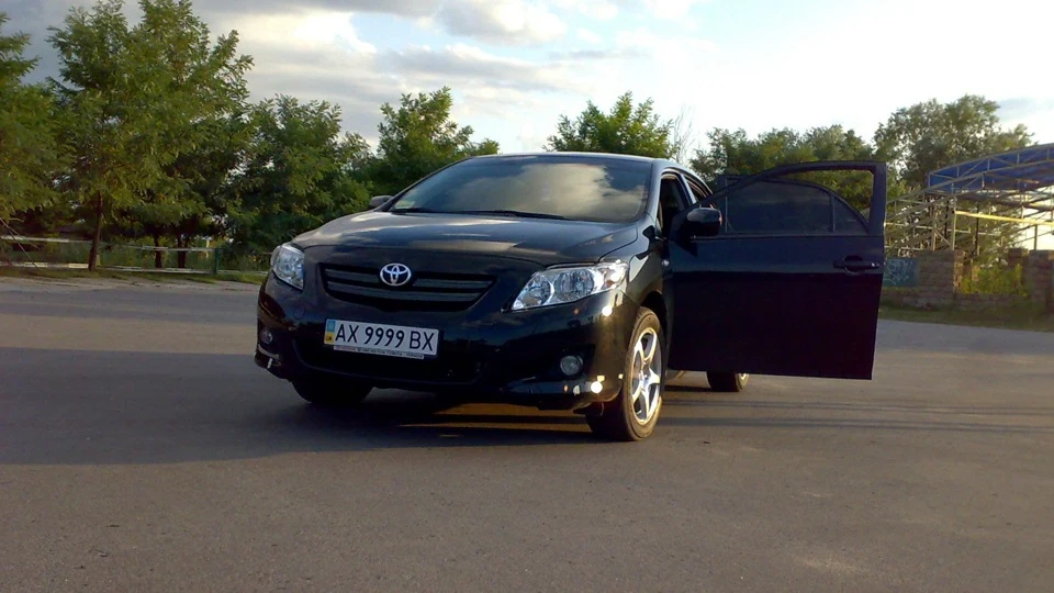Toyota Corolla BLACK and WHITE 5
