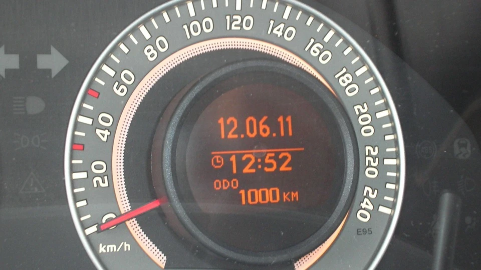 Toyota Corolla чорна корівка 3