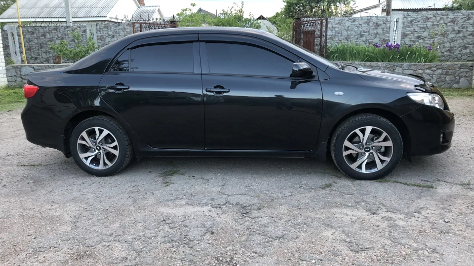Toyota Corolla Чорна