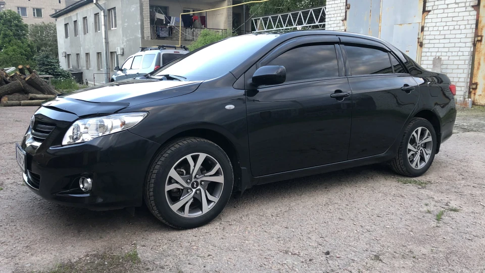 Toyota Corolla Чорна 3