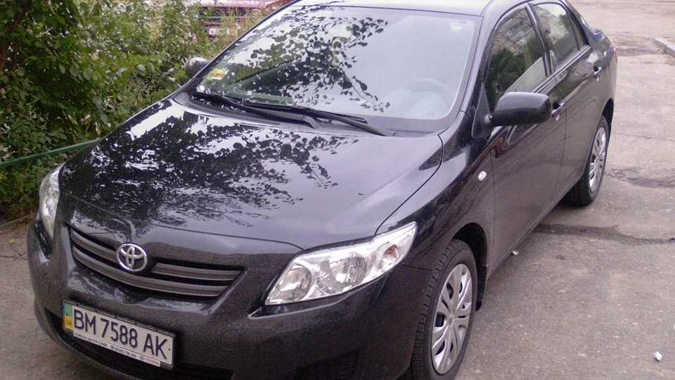 Toyota Corolla чорний металік