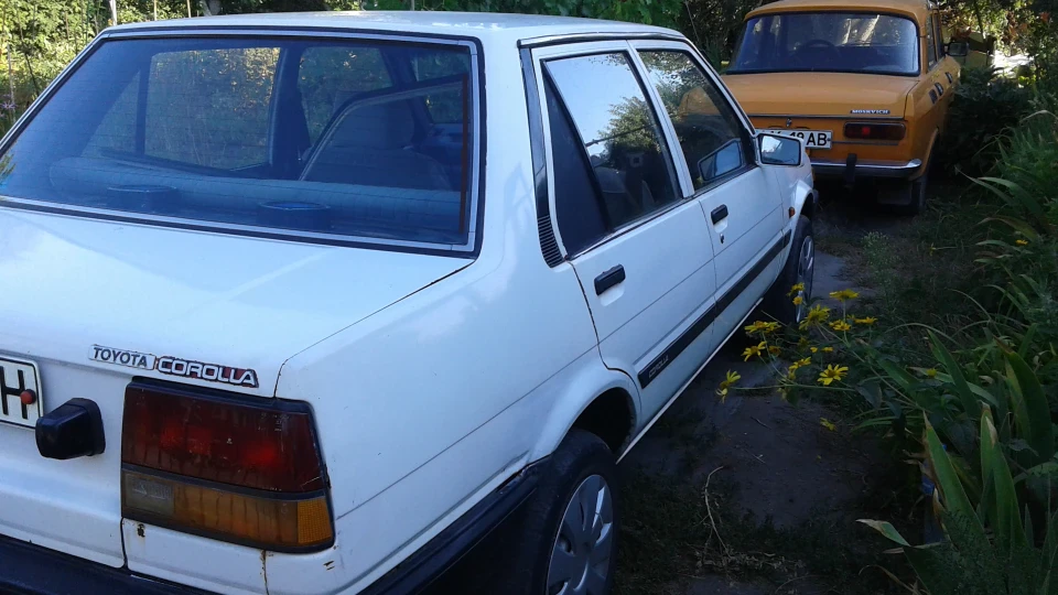 Toyota Corolla DX 2