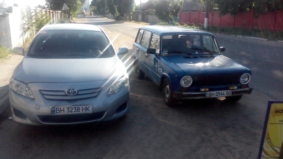 Toyota Corolla блакитний металік 2