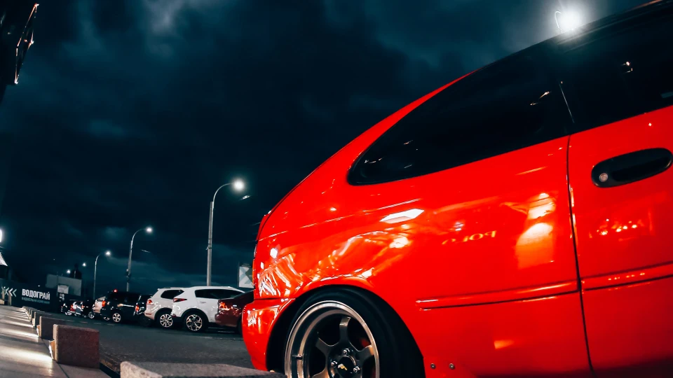 Toyota Corolla Гучна скринька 3