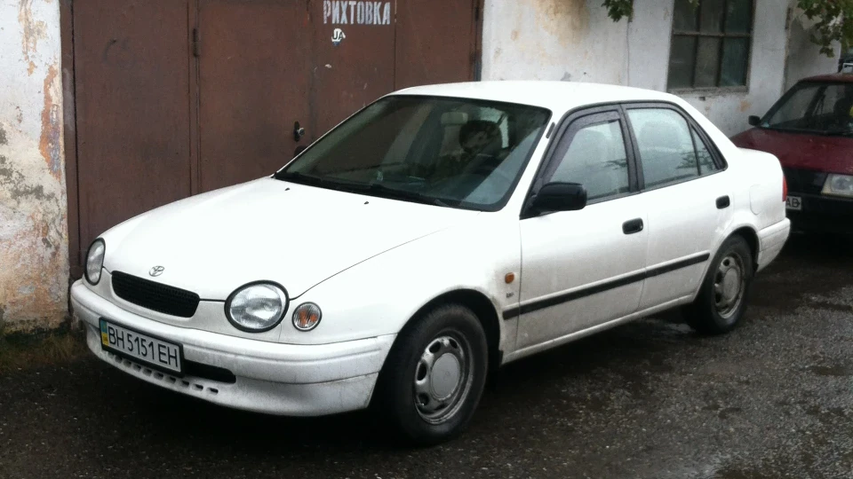 Toyota Corolla J-white 2