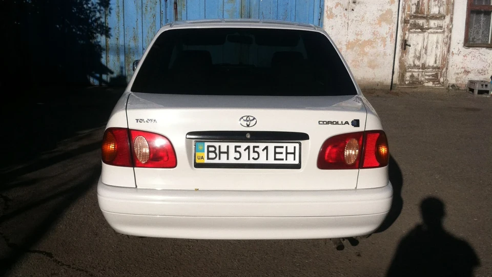 Toyota Corolla J-white 4