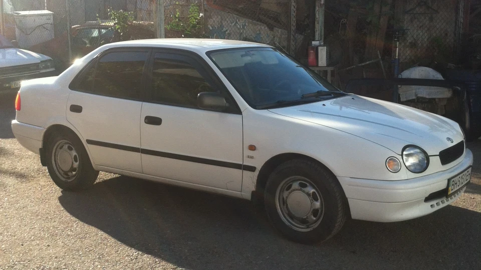 Toyota Corolla J-white 5