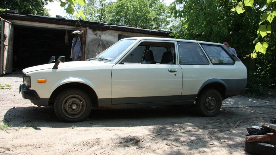 Toyota Corolla KE71 station wagon 3door 3