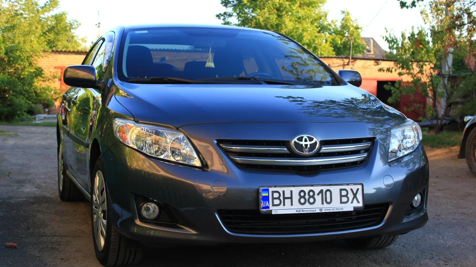 Toyota Corolla Luna Magnetic Grey 2