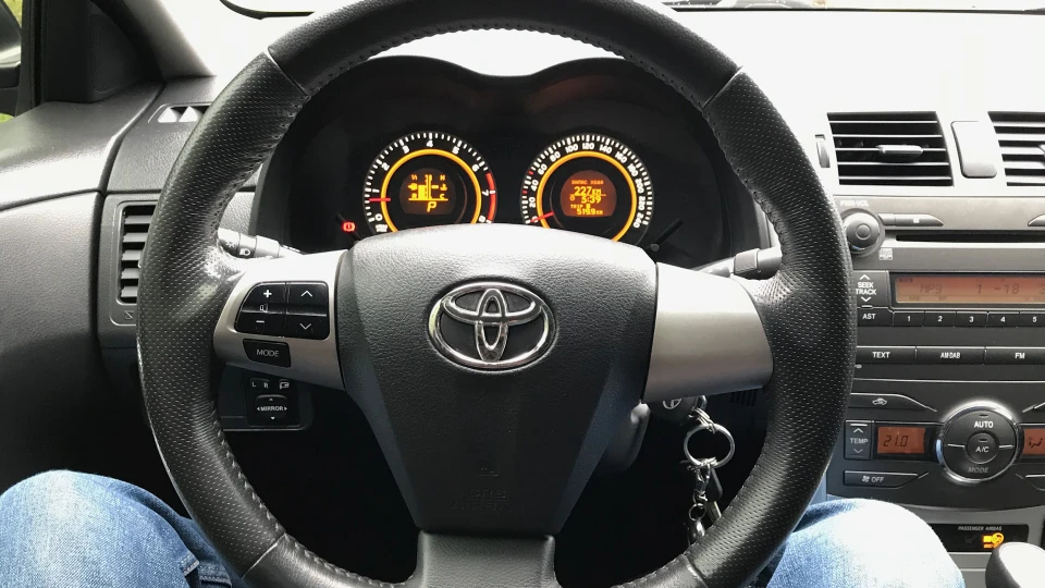 Toyota Corolla Prestige 2