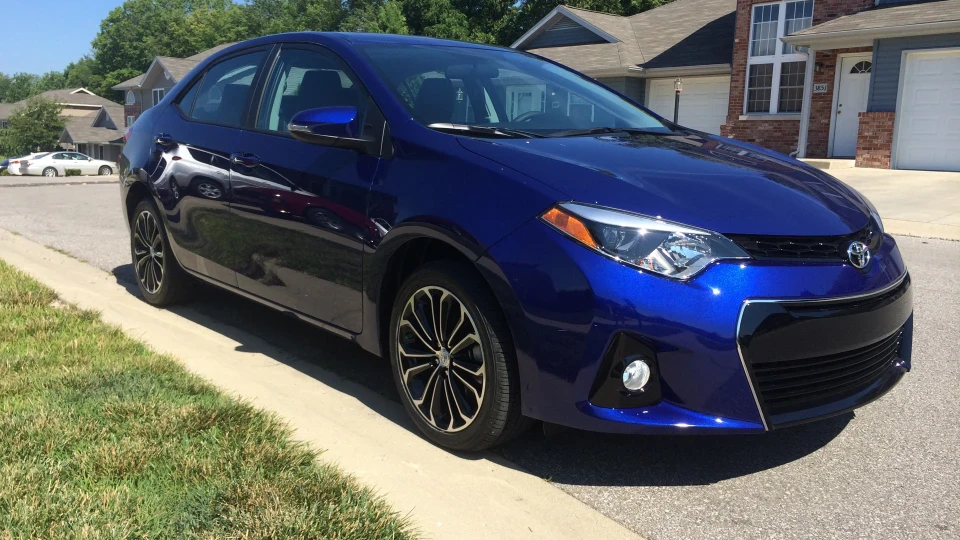 Toyota Corolla S Plus 3