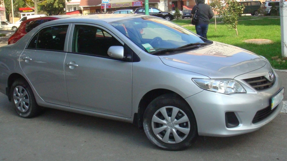 Toyota Corolla стриманий пепелац 2