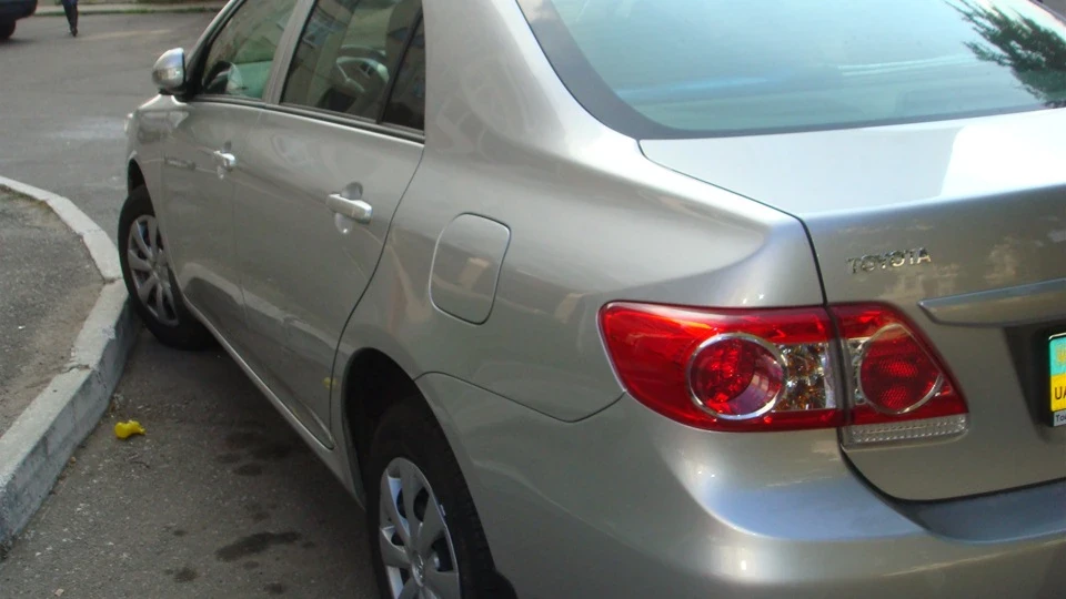 Toyota Corolla стриманий пепелац 4
