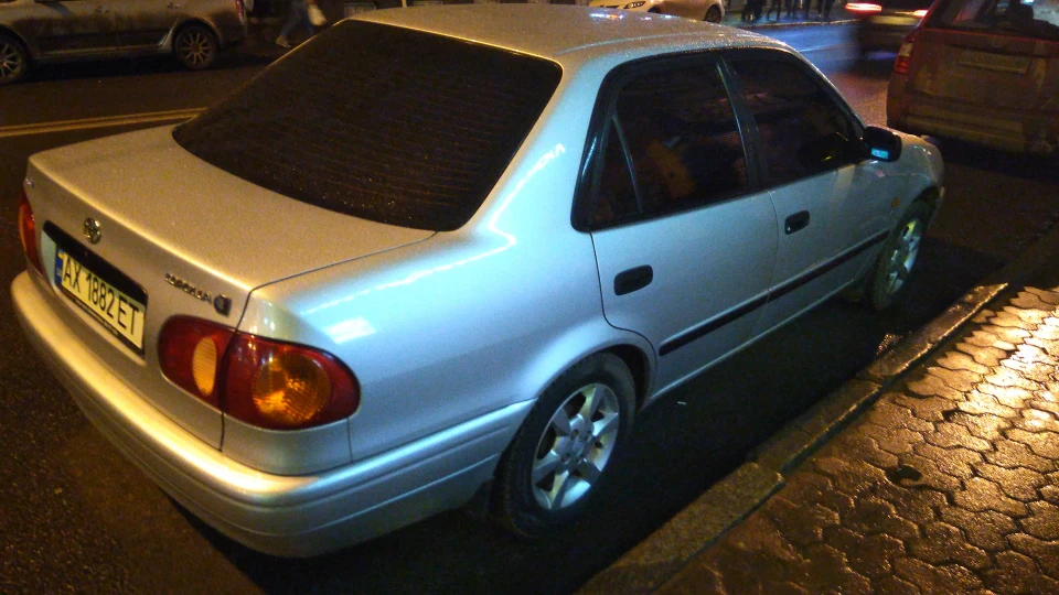 Toyota Corolla Срібний лупар 3