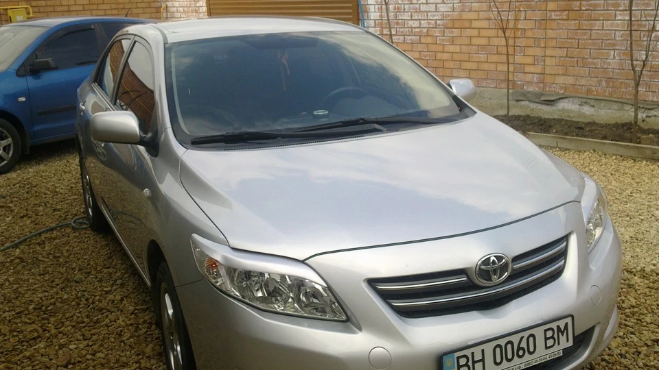 Toyota Corolla сріблястий металік 3