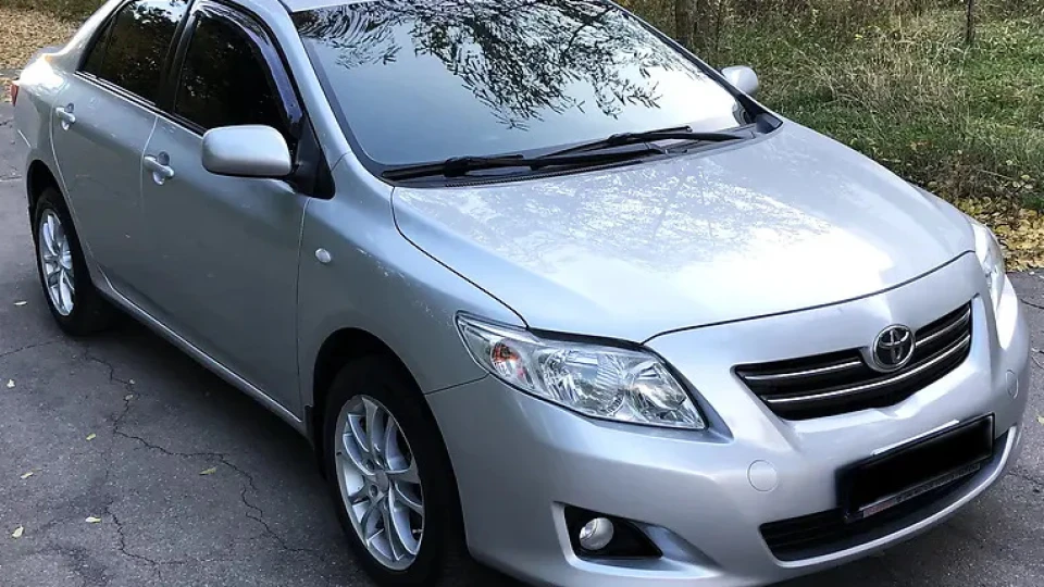 Toyota Corolla сірий металік