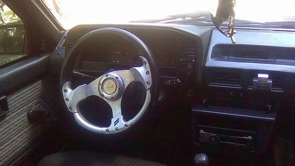 Toyota Corolla сірий, але не миша)