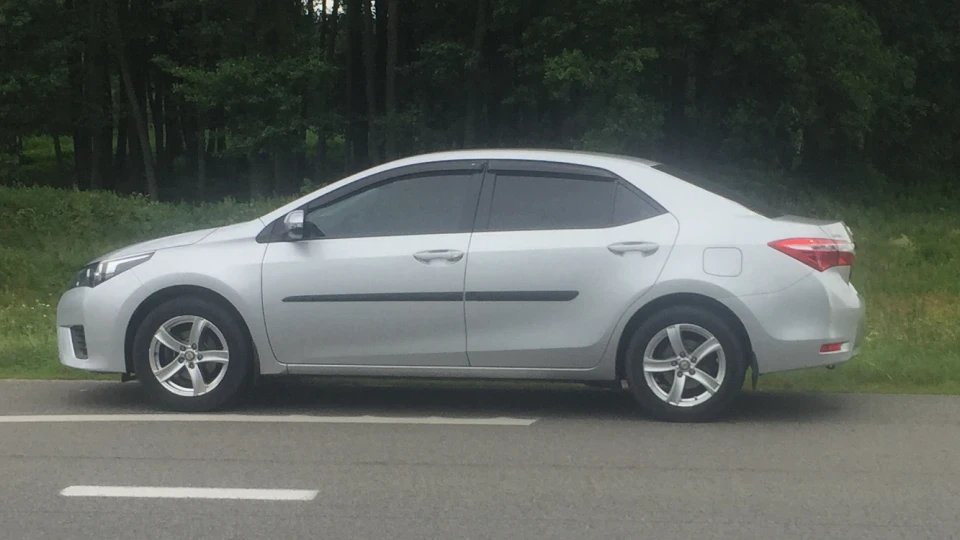 Toyota Corolla Silver 1.3 5