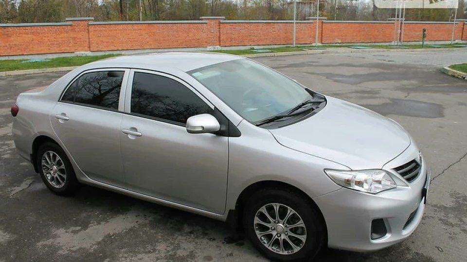 Toyota Corolla Сірий металік. 2