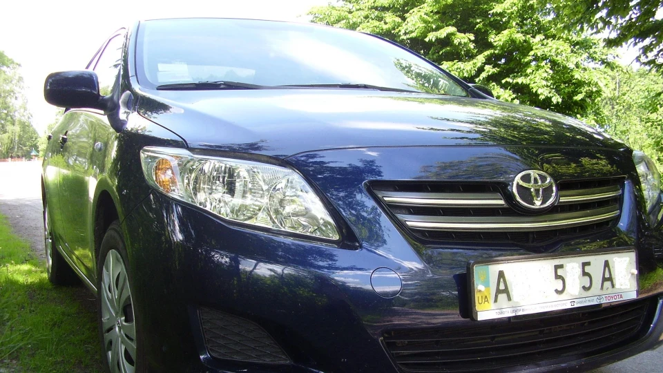 Toyota Corolla темно синій 4