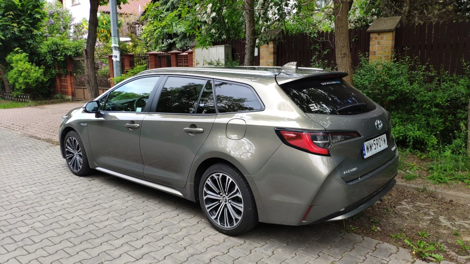Toyota Corolla TS Hybrid 2
