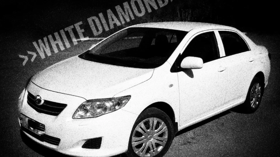 Toyota Corolla >>white diamond >>> 2