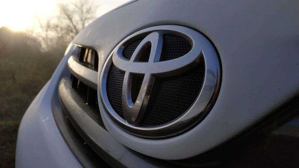 Toyota Corolla White pearls