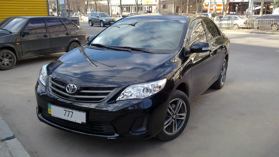 Toyota Corolla засмагла японка