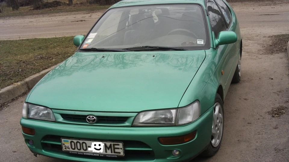 Toyota Corolla зелененька