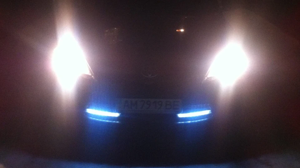 Toyota Corolla ZT 2