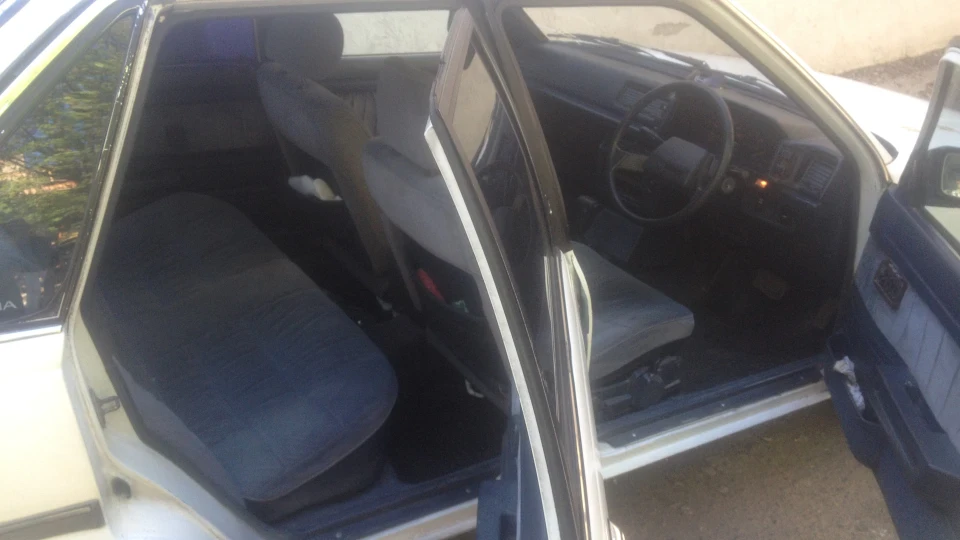 Toyota Corona 1.8 Ex Saloon. Біла. 3