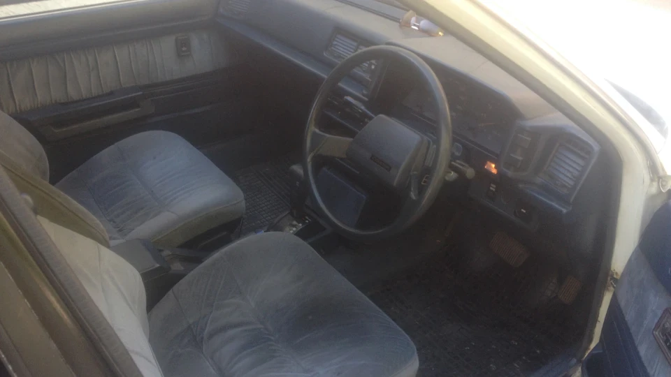 Toyota Corona 1.8 Ex Saloon. Біла. 4