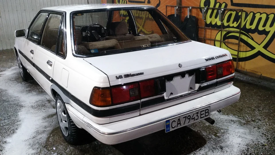 Toyota Corona 1.8 EX-saloon 3