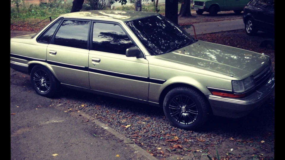 Toyota Corona сріблястий металік