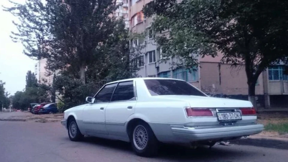 Toyota Cresta 4