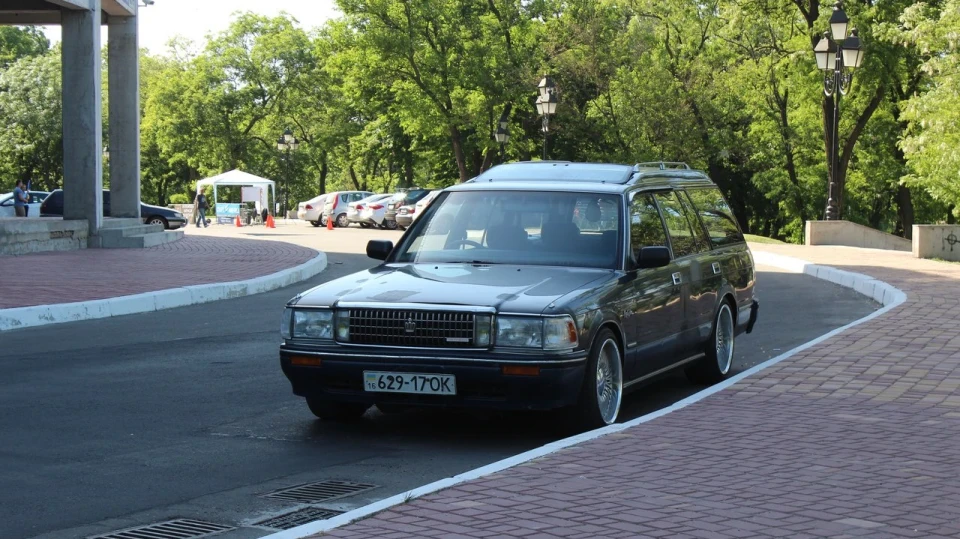 Toyota Crown 雷電 4