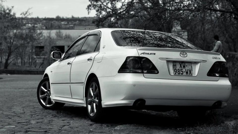 Toyota Crown Athlete 2