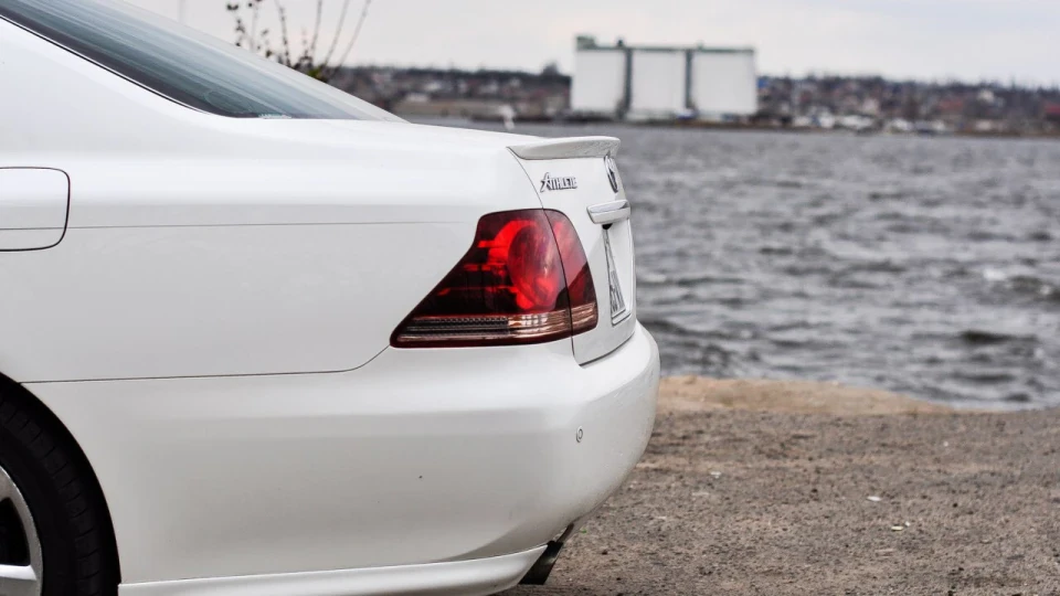Toyota Crown Athlete 3