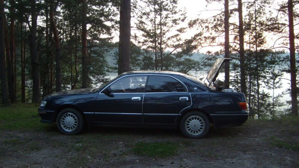 Toyota Crown JZS145 2