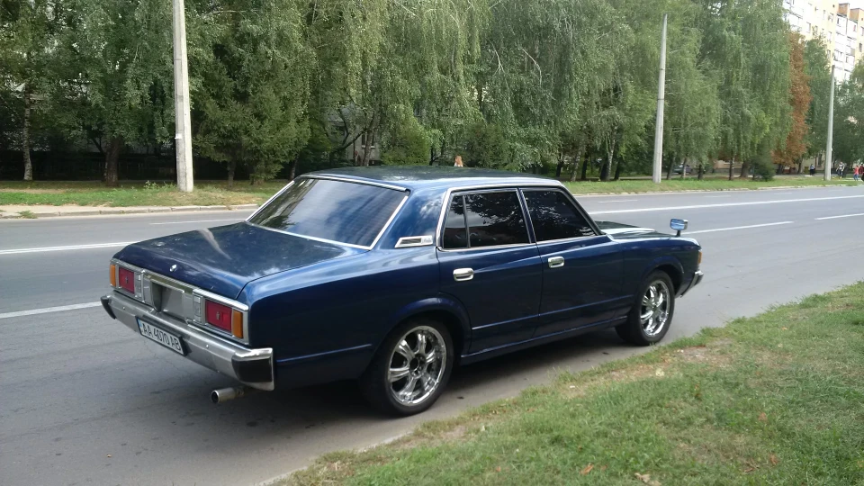 Toyota Crown Понторіз 3