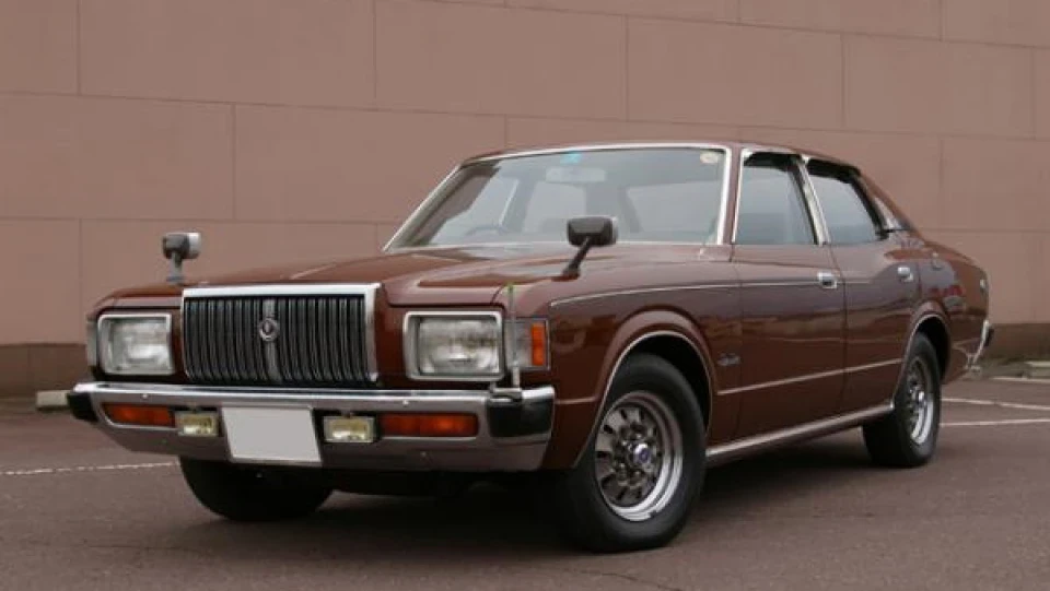 Toyota Crown Royal Salon