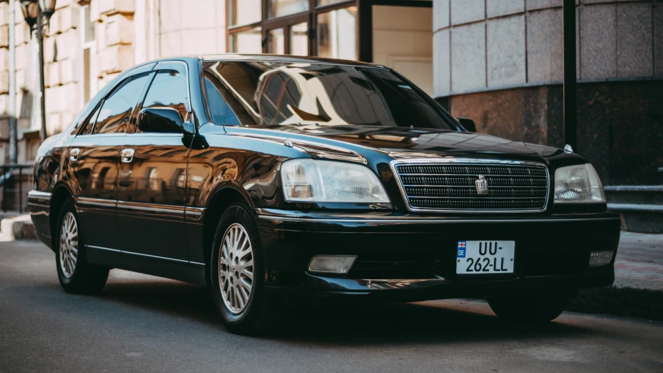 Toyota Crown Royal Saloon 3