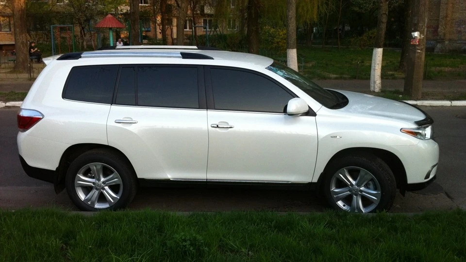 Toyota Highlander Перламутрова мрія 3
