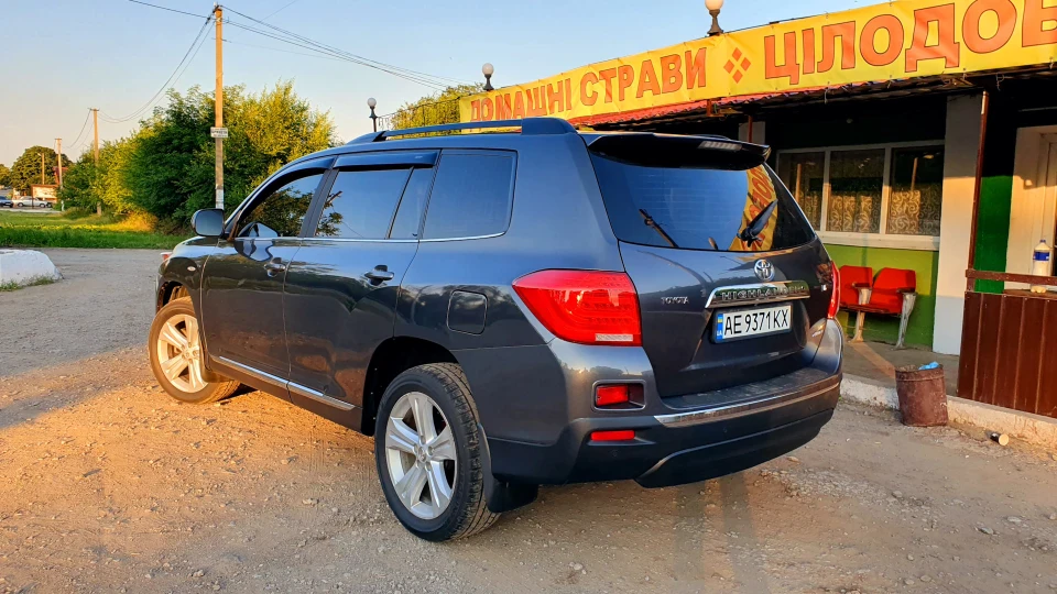 Toyota Highlander Сімейний кораблик) 2