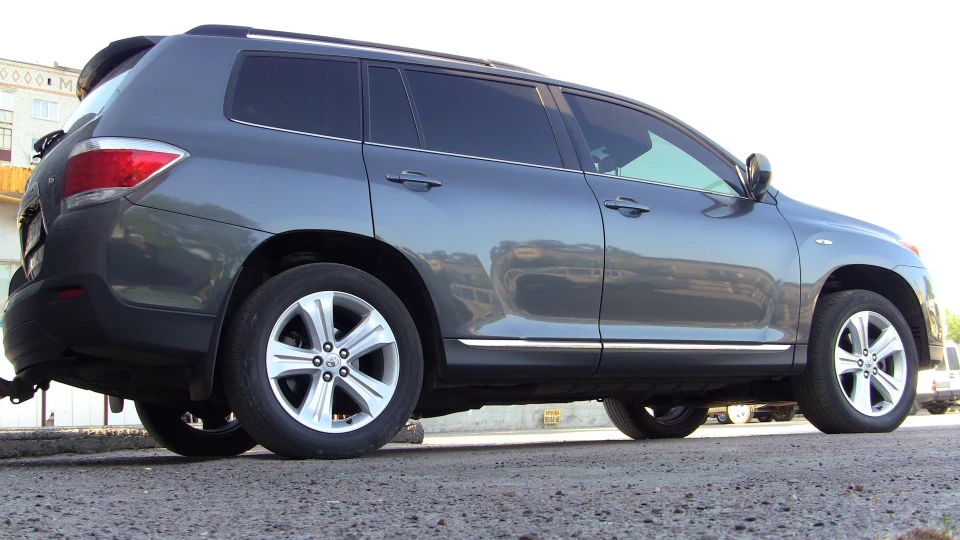 Toyota Highlander т.сірий металік у плівці 3