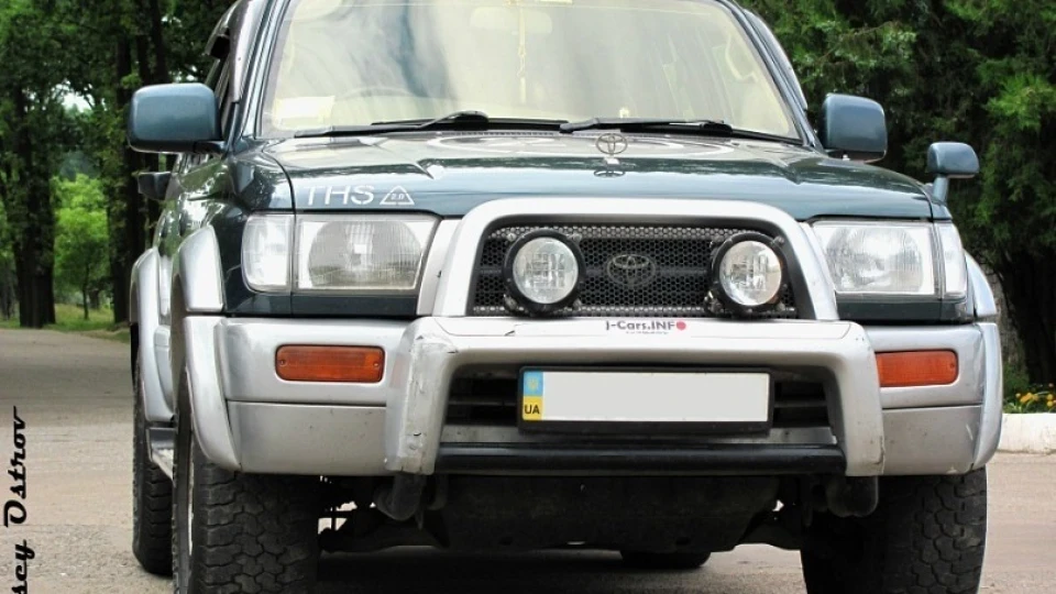 Toyota Hilux Surf 2