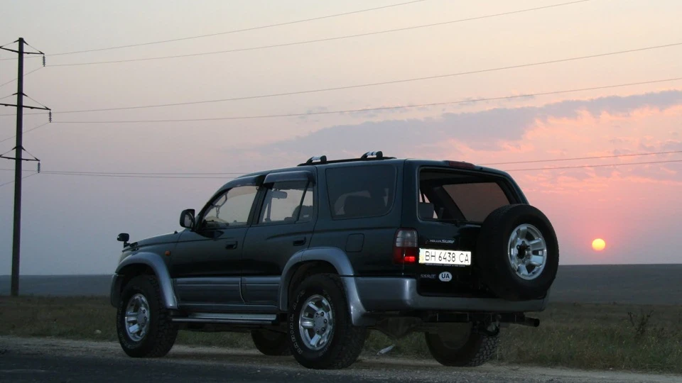 Toyota Hilux Surf 3
