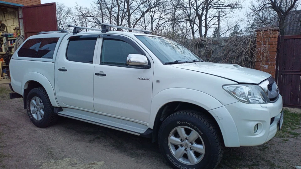 Toyota Hilux Білий Слон 3,0 TD АКПП