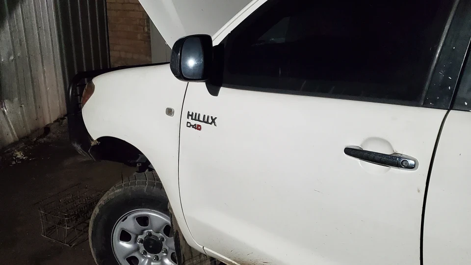 Toyota Hilux броневичок ) 3