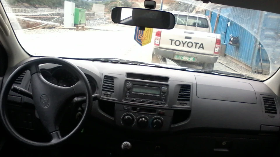 Toyota Hilux Inmortal Coche Blanco 2